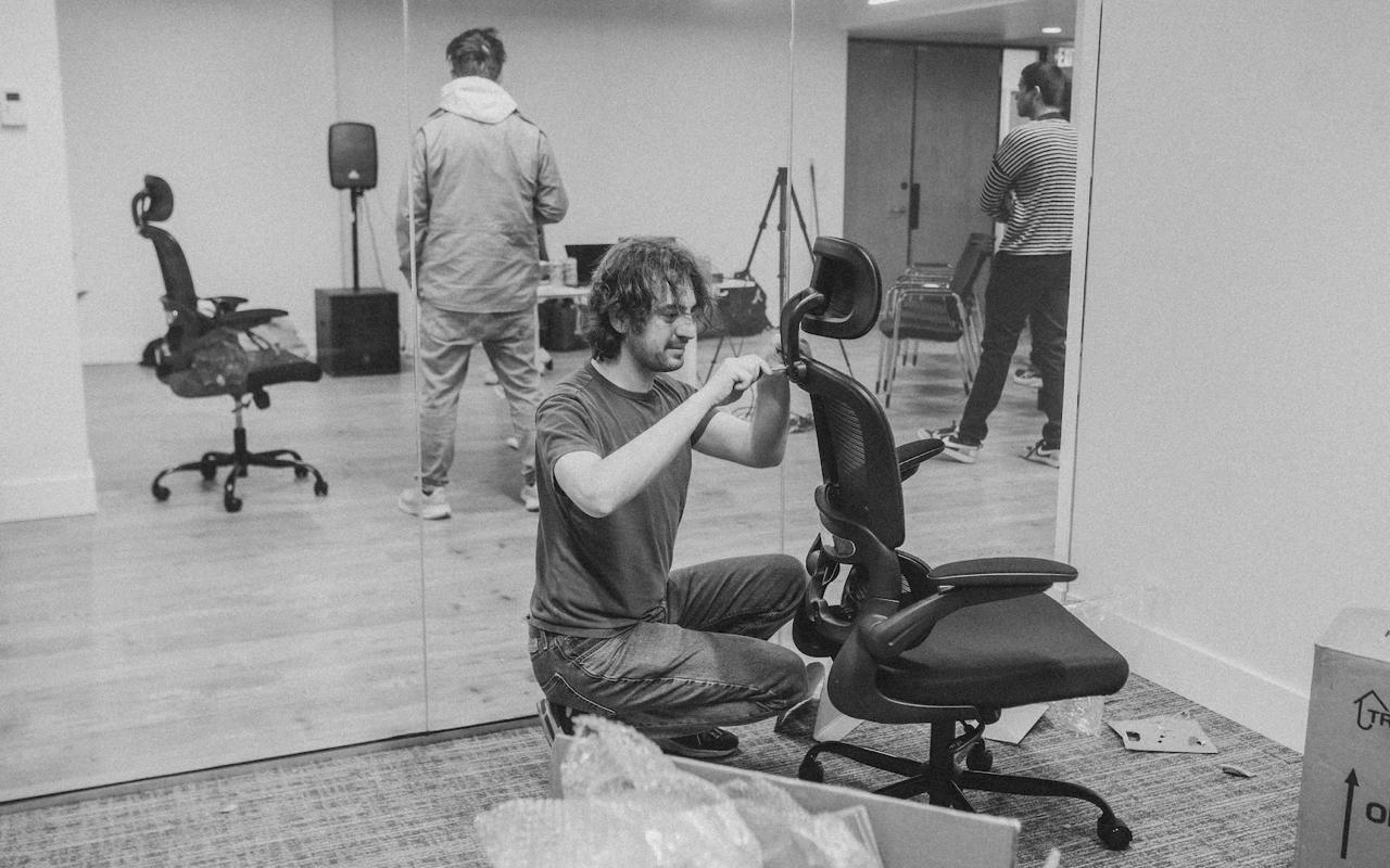 Member assembling equipment in the loft space